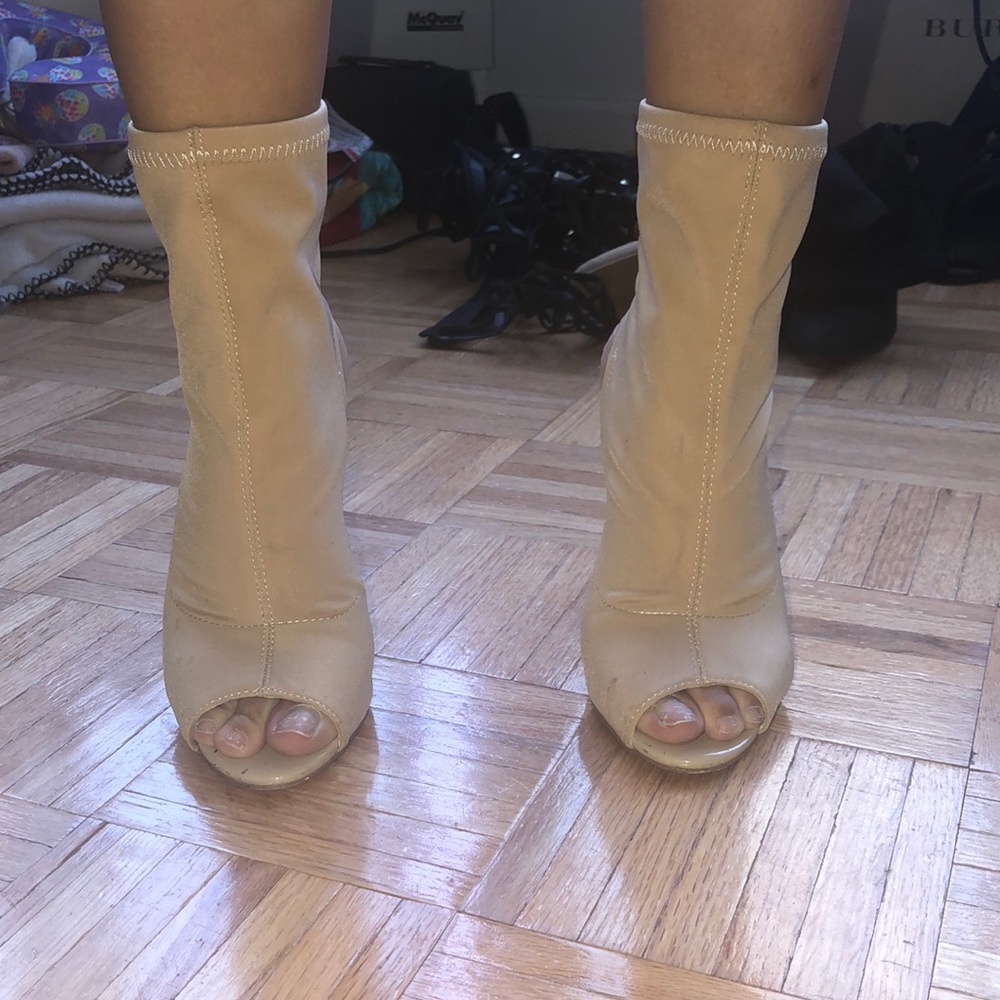 Cape robbin heels